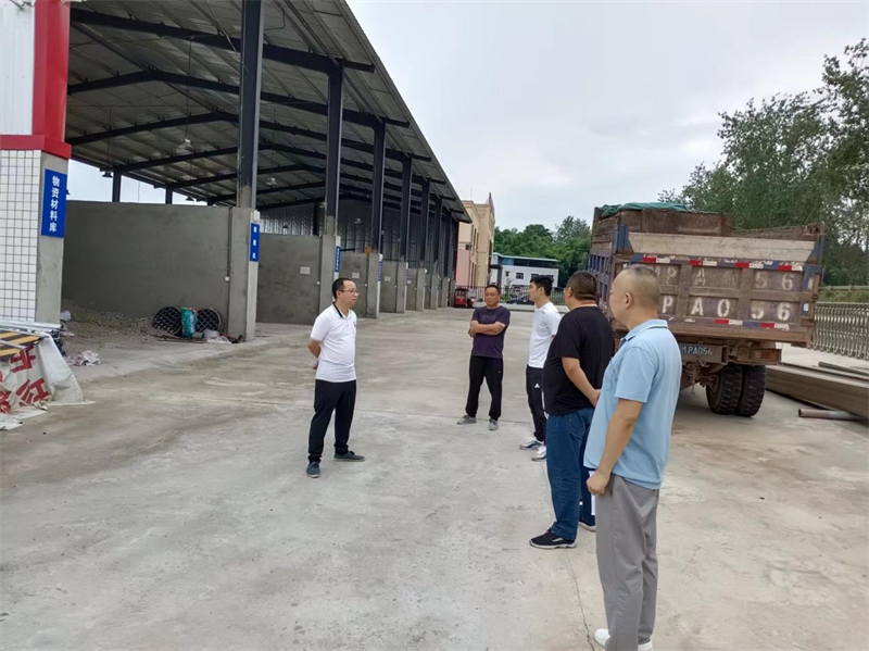 县交通运输局及公路养护管理段开展“汛期应急物资储备”检查2